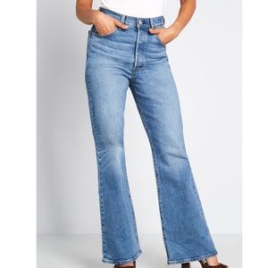 Levi’s Ribcage Flare Jeans